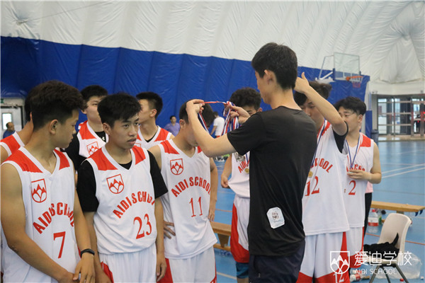 北京爱迪国际学校学生参加高尔夫联赛、篮球锦标赛获奖