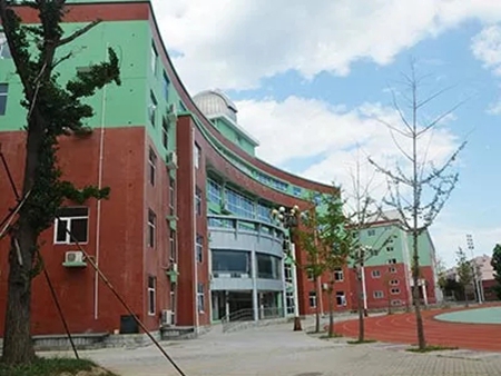 美国威力塔斯学校