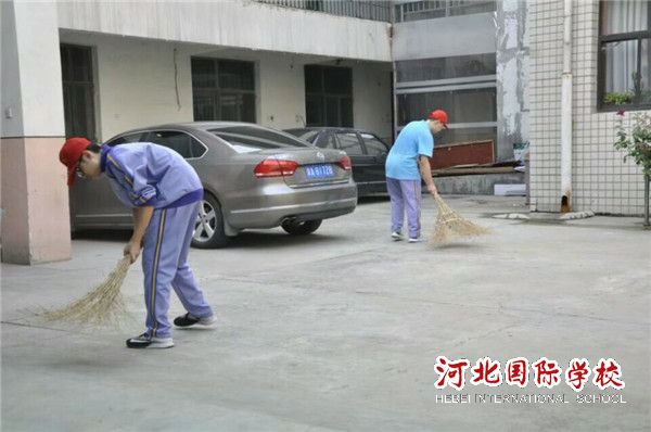 中秋佳节石家庄市第42中学学生到敬老院进行献爱心活动