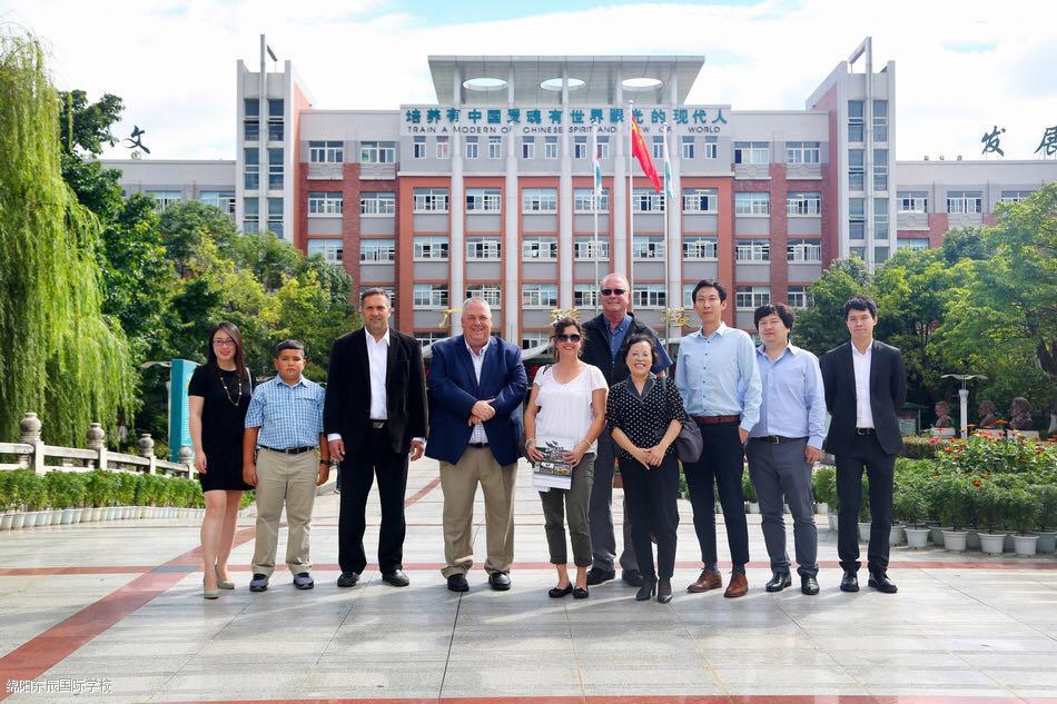 美国中学教育代表团访问绵阳东辰国际学校
