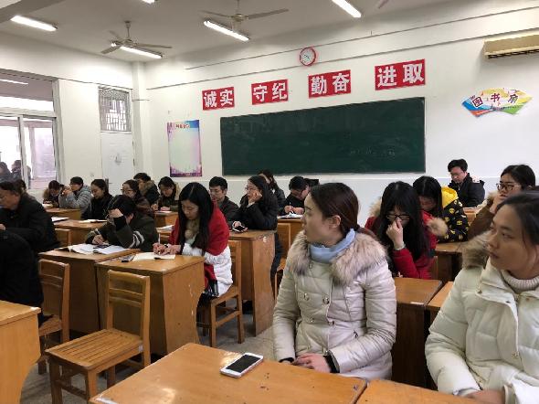 凝心聚力，开拓进取——初一年级召开第二次月考分析会