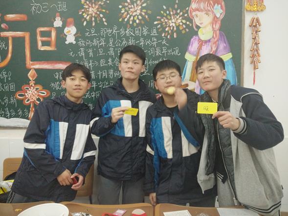 跨越2017 拥抱2018――初三年级举行元旦联欢会