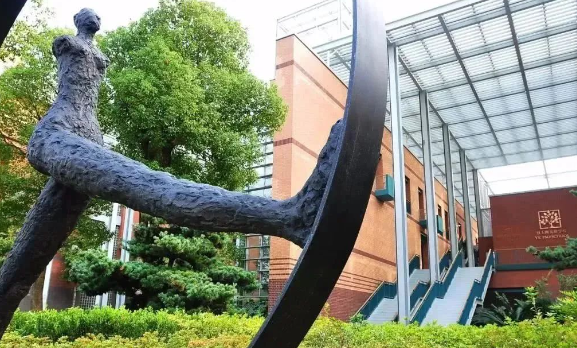 2024年上海包玉刚国际学校招生学费是多少？