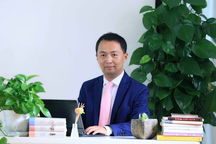 于中连 国际部主任 毕业于中国农业大学，获博士学位。美国明尼苏达大学药学系博士后，德州大学博士后。专长于国际课程开发、中国学生国际化适用性解决方案制定和学生升学长期规划。