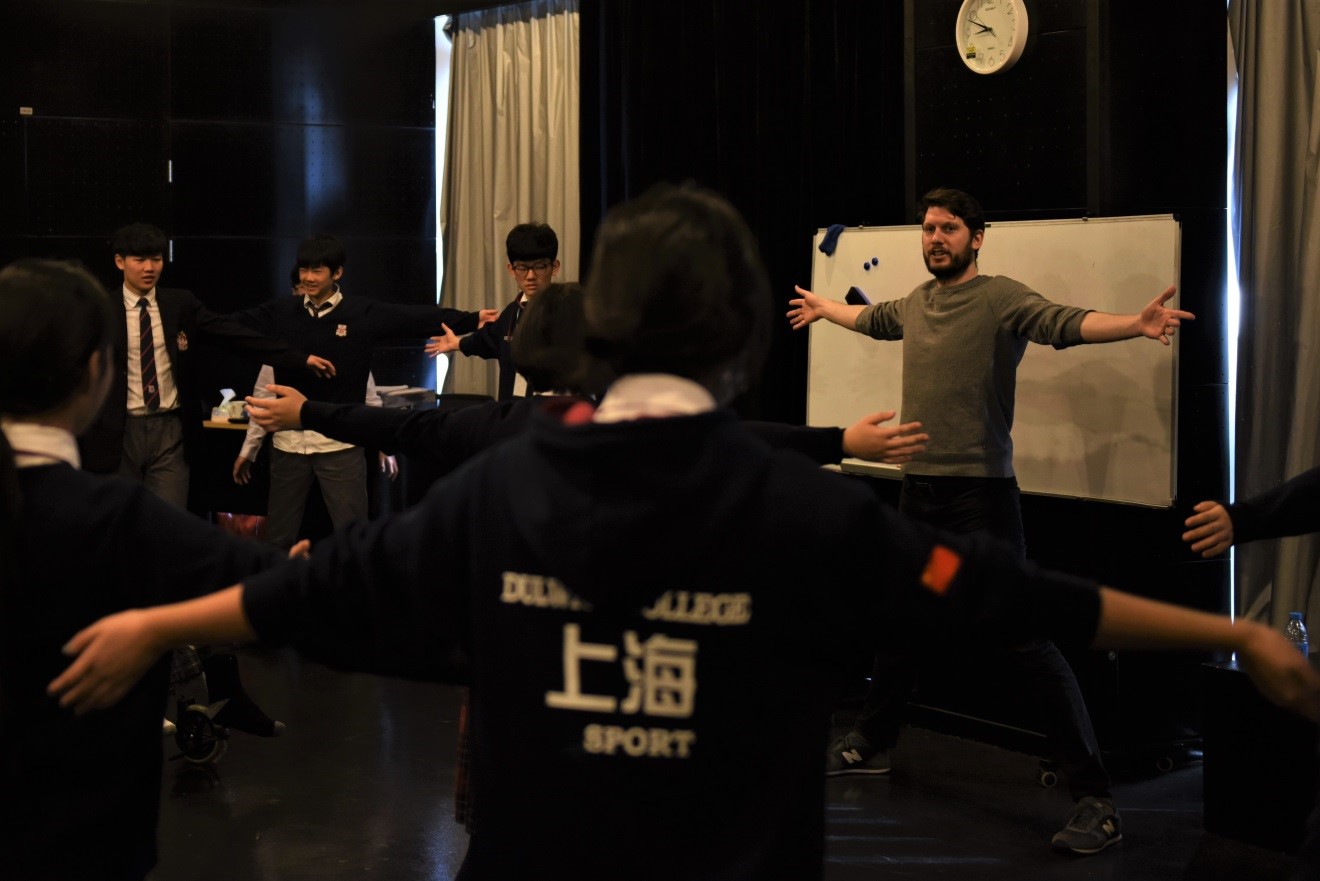 皇家莎士比亚公司到访德威学校