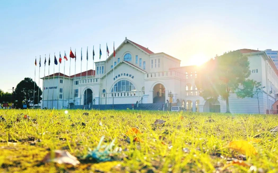 太仓市华顿外国语学校