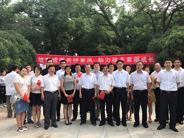 耀华中学党员代表参加和平区纪念建党96周年迎庆活动