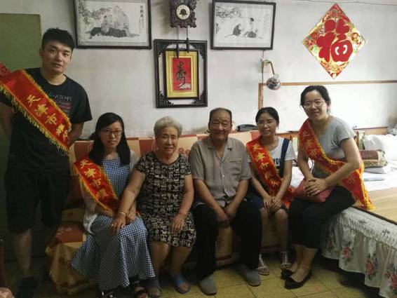 耀华中学各支部开展走访慰问困难党员、困难群众“双结对”活动