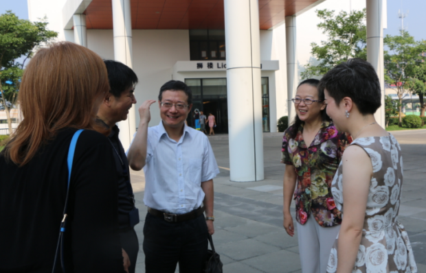 新学期无锡市教育局、锡山区教育局领导走访我校