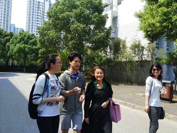 英国牛津大学Dr. Kim主任到访我校看望高三西浦班学生