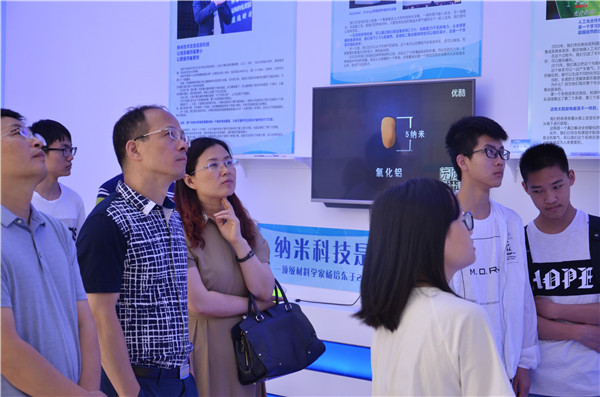 我校“江苏省普通高中纳米科技课程基地” 接受省教育厅专家组视导调研