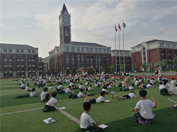 记义乌枫叶国际学校初小学第十四周升旗仪式